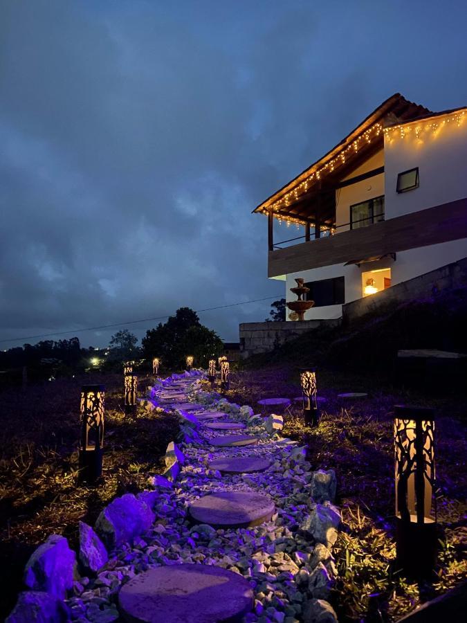 Cabanas Con Jacuzzi Y Chimenea - Casa Floral, Marinilla Eksteriør bilde