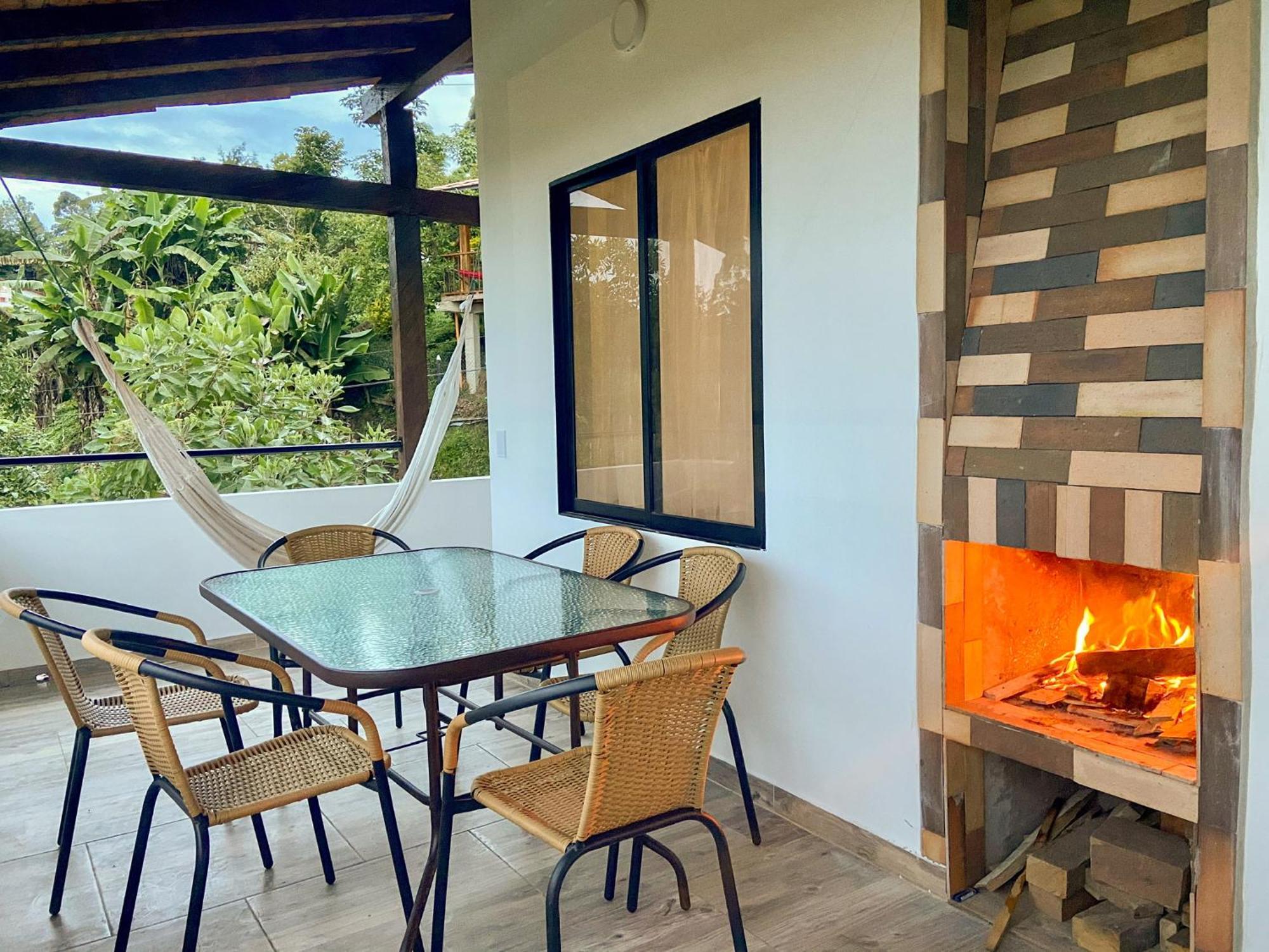Cabanas Con Jacuzzi Y Chimenea - Casa Floral, Marinilla Eksteriør bilde