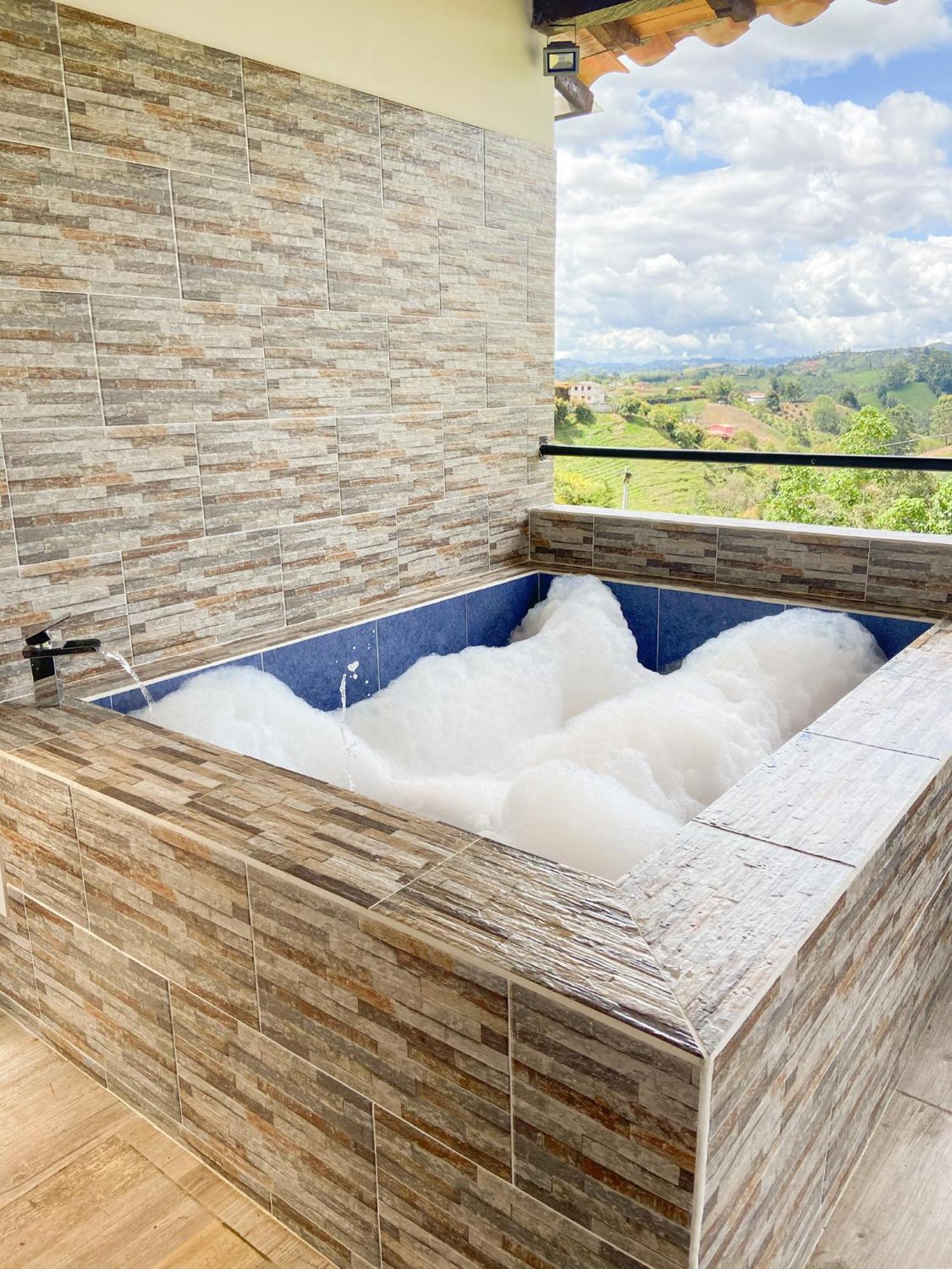 Cabanas Con Jacuzzi Y Chimenea - Casa Floral, Marinilla Eksteriør bilde